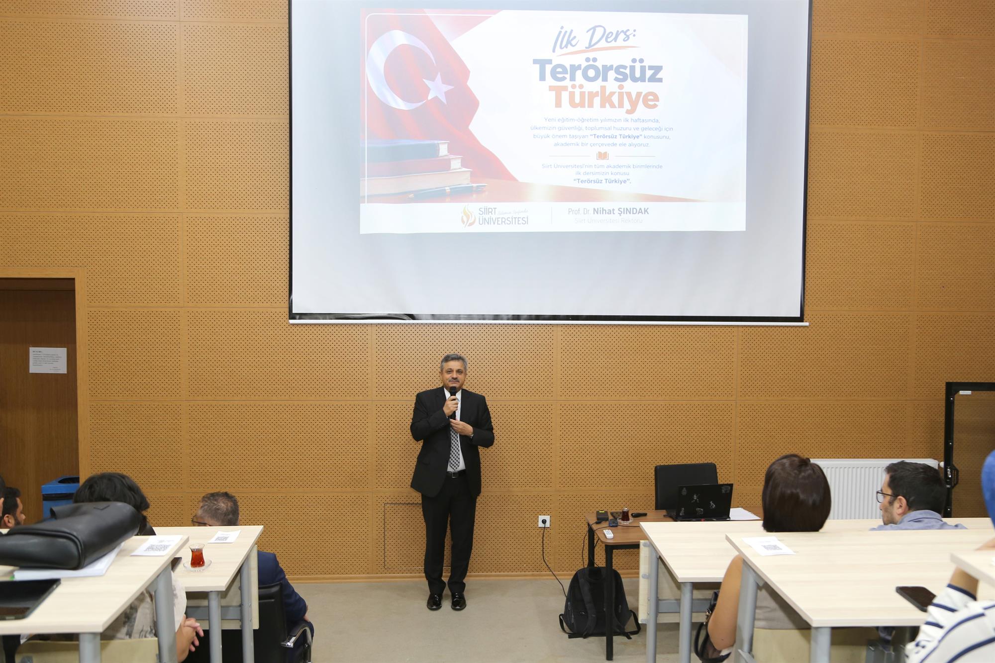 Siirt Üniversitesinde 2026-2027 Akademik Yılının İlk Dersi Rektörümüz Prof. Dr. Nihat Şındak’tan: 
